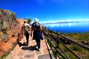 Excursión de un día a Uros y Taquile: cultura, almuerzo y experiencia en el lago