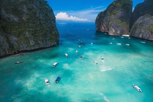 Från Phi Phi: Maya Bay halvdag med longtailbåt och snorkling