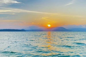 Depuis Phuket : croisière privée au lever du soleil sur l'île de James Bond