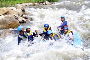 Khao Lak: Rafting na białej wodzie, tyrolka i karmienie słoni