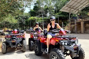 プーケットの大仏市内ツアー + ライオンランドと四輪バギー + ツアーガイドをご利用いただけます