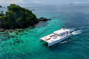 Phuket: Isola dei Coralli in catamarano con cena al tramonto