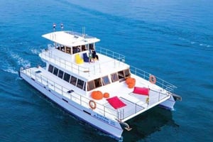 Phuket: Snorkeling all'isola dei coralli e crociera in catamarano al tramonto