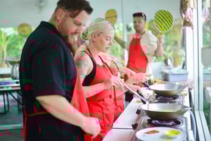 Phuket: Halvdagstur med thailandsk madlavning og markedstur