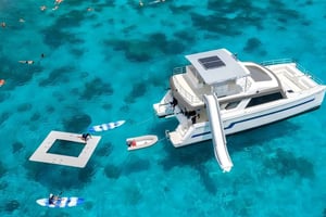 Phuket: Indigo Lyxjakt Indigo Luxury Yacht till Phi Phi, Maya & Maithon