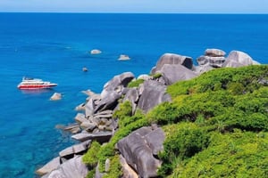 Phuket/Khao Lak: Similan Islands Boat Trip with 3 Meals