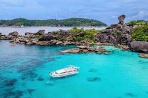 Phuket/Khao Lak: avventura di snorkeling alle Similan su un catamarano a motore