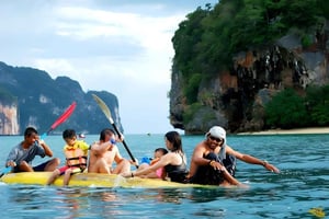 Phuket: Phang Nga, Hong & James Bond -saaret suurella veneellä
