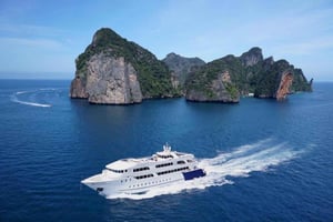 Phuket: Phi Phi Islands Gold Class Cruise & Snorkeling Tour