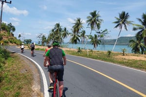 Passeio de bicicleta com pequenos grupos pelas trilhas ocultas de Phuket
