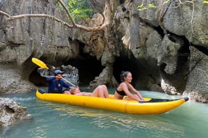 황혼의 바다 카누 팡아 베이와 바이오 발광