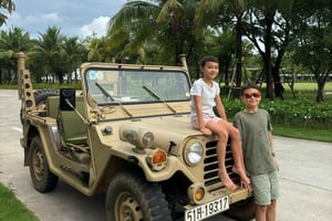 Abholung am Flughafen Phu Quoc mit Armee-Jeep mit Fotostopp