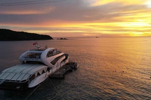Phú Quốc : croisière au coucher du soleil avec dîner buffet et soirée DJ