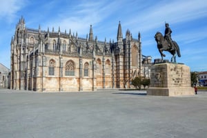 Desde Oporto: Fátima, Batalha y la iglesia de Santa María de Válega