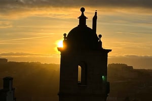 Исторический приключенческий кабриолет UMM Portugues, военный джип