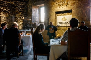 Porto: Tour della cantina Fonseca e spettacolo di fado con cena opzionale