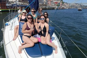 Porto: Charmosa despedida de solteiro em um veleiro com bebidas