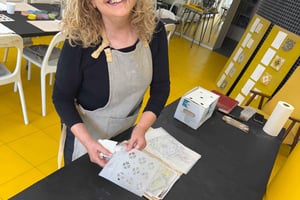 Porto : atelier de peinture sur carreaux d'azulejo portugais avec vin