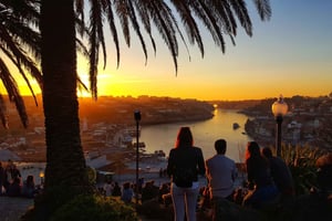 Porto: Tour del tramonto in tuk tuk con un bicchiere di vino di Porto