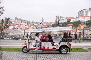 Porto: passeios de tuk-tuk com degustação de vinho do Porto
