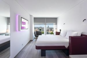 <h1>YOTEL Porto</h1>