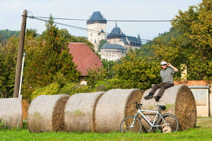 Cykeltur i Coutryside till Karlstejns slott.