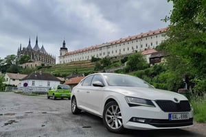 Kokopäiväretki Kutná Horaan Chateau Žlebyn ja Nymburkin kaupungin kautta