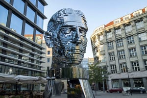 Prag på promenad bland David Černýs installationer eller ett besök på Mausoleum