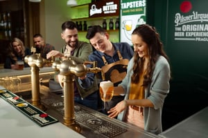 Praga: Clase de tiraje de cerveza en la Experiencia Pilsner Urquell