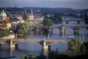 Prag: Bus- & Bootstour