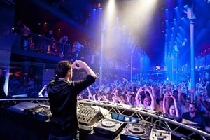 Prague : tournée des bars du Nouvel An 2026 avec open bar de 90 min + SaSaZu