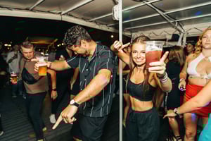 Praga: fiesta de Nochevieja en barco con barra libre y discoteca SaSaZu