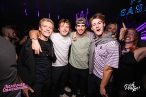 Praag: kroegentocht op oudejaarsavond met open bar en toegang tot clubs