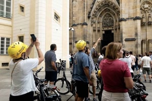 Prague : Visite privée alternative et historique en e-bike