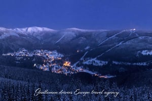 Praha: Dagstur til skianlegget Špindlerův Mlýn med heiskort