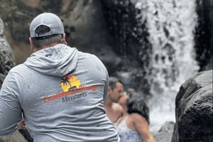 El Yunque Regenwald, Wasserrutschen und Strandtour mit Transfer