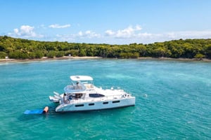 Fajardo : Croisière privée en catamaran 47-F avec boissons et collation