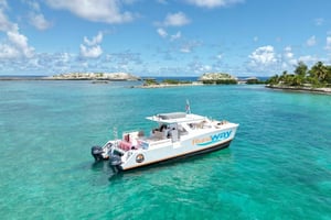 Icacos: Double Dip Power Katamaran Schnorcheln & Strandtour