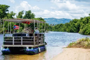 La Paseadora i Espíritu Santo-elven/strandfestbåt