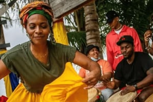 Loiza: VIP-Bomba-Tanzkurs mit Live-Trommeln