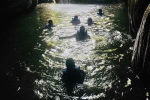 Explora las cuevas de río en Arenales y la cueva del Indio