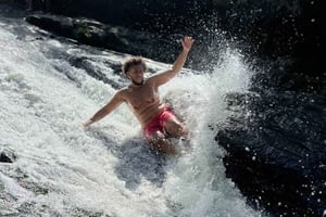 San Juan: tour por el tobogán acuático y las cascadas de El Yunque con aperitivos