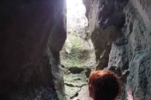 Сан-Хуан; исследуйте пляж Куэва-дель-Индио и пляж Поза-дель-Обиспо.