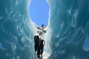 De Queenstown: Voo panorâmico e caminhada guiada no Glaciar Josef
