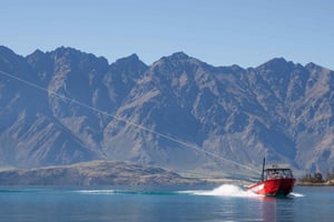 Queenstown: Lake Wakatipu Parasailing Adventure