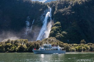 Queenstown: Milford Sound Cruise con trasferimento in elicottero