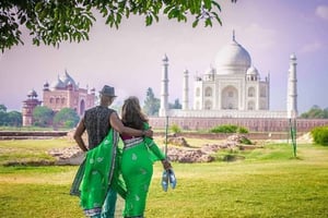 Agra: Auringonnousu, jonottamatta Taj Mahal ja Agran linnoitus -kierros