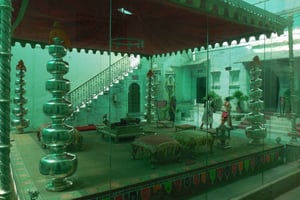 Kaupungin palatsi: Crystal Gallery: Vintage Car Museum & Crystal Gallery Half-Day