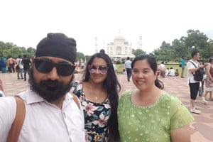 Delhistä : 3 yötä 4 päivää Golden Triangle Tour autolla