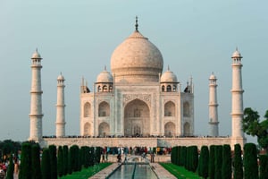 From Delhi: Taj Mahal, Agra & Mathura Tour by Car